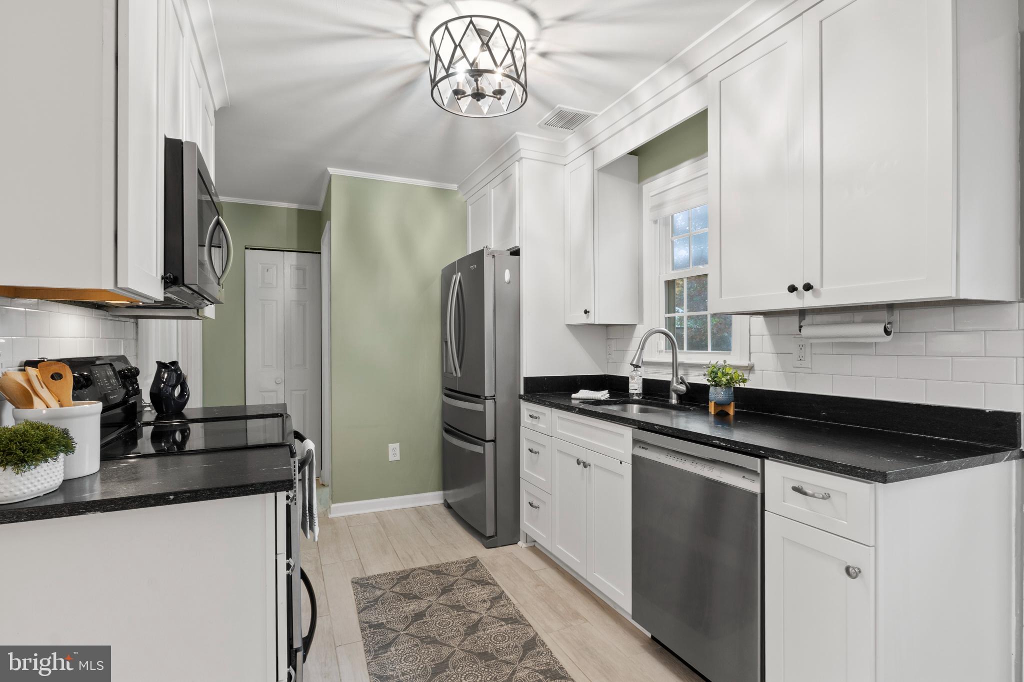 1011 HYDE PARK DRIVE