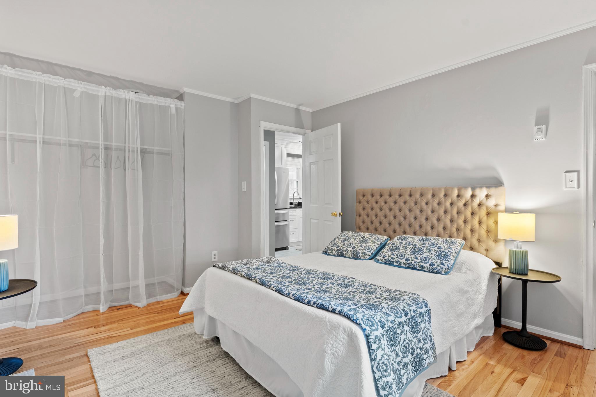 1011 HYDE PARK DRIVE