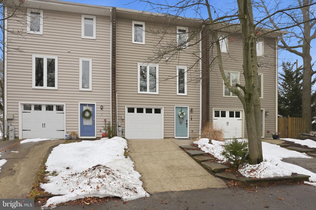 3 KLAKRING COURT