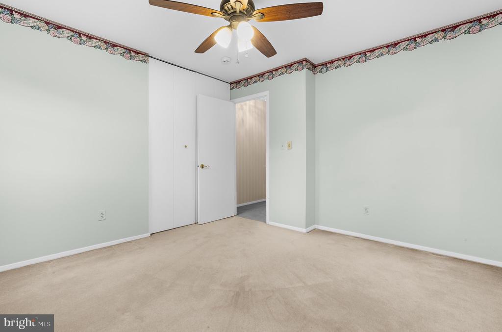 668 WHITE SWAN DRIVE