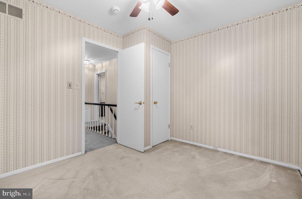 668 WHITE SWAN DRIVE
