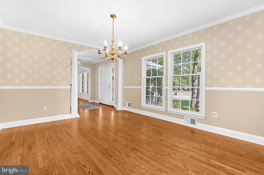 668 WHITE SWAN DRIVE