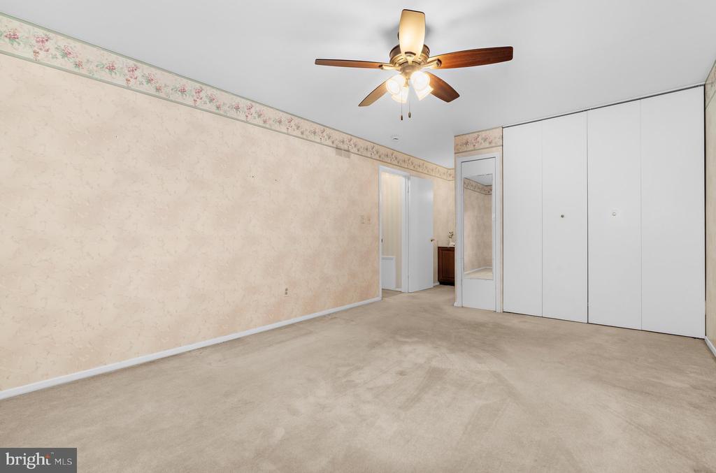 668 WHITE SWAN DRIVE
