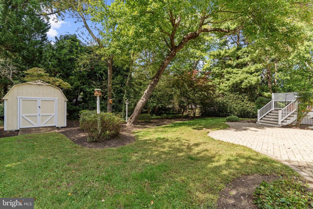 668 WHITE SWAN DRIVE