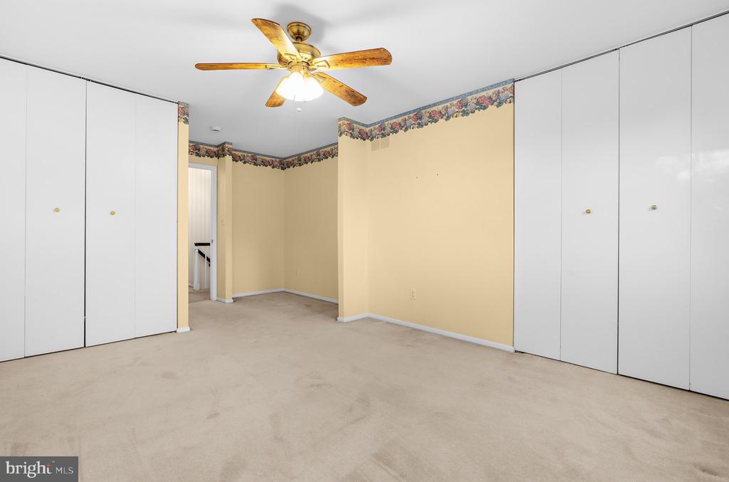 668 WHITE SWAN DRIVE