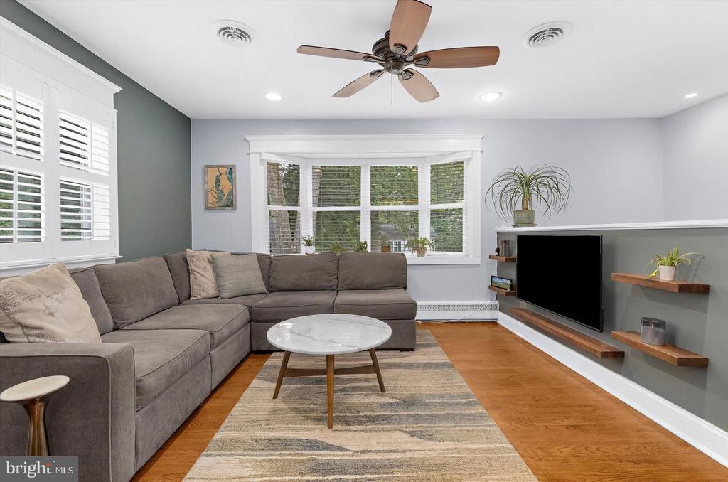 228 DEWEY DRIVE
