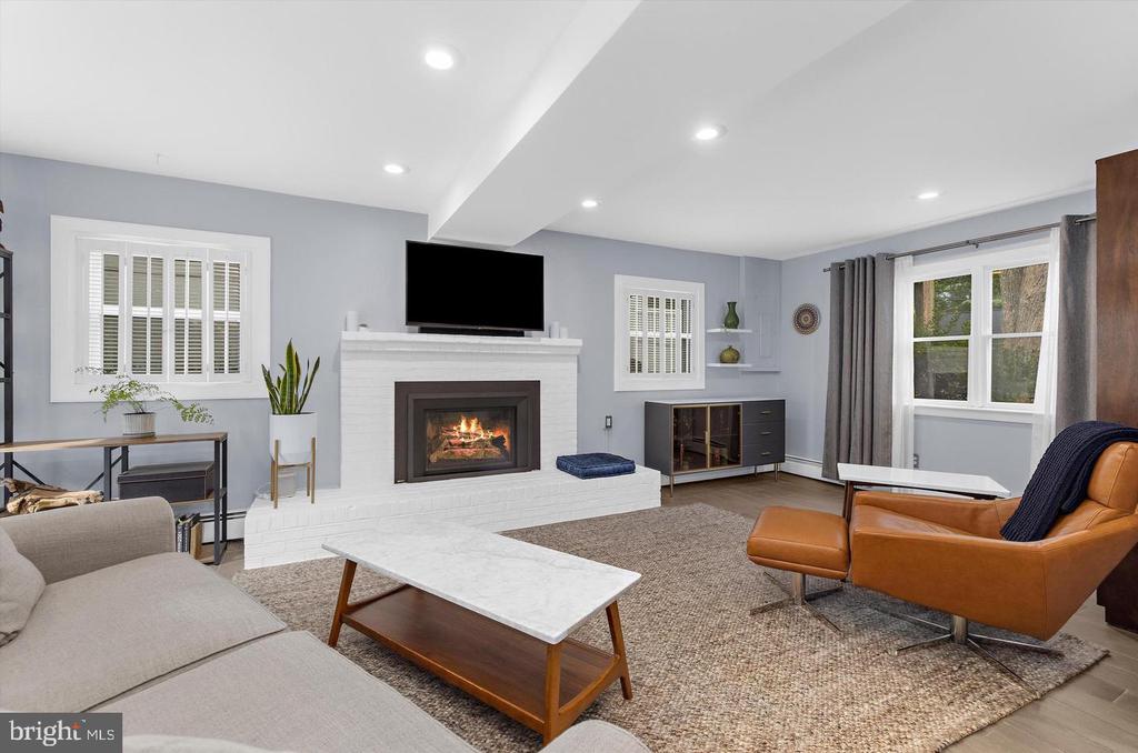228 DEWEY DRIVE