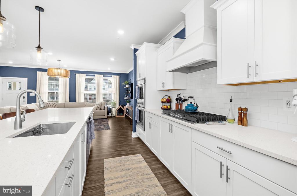 208 ANASTA TERRACE