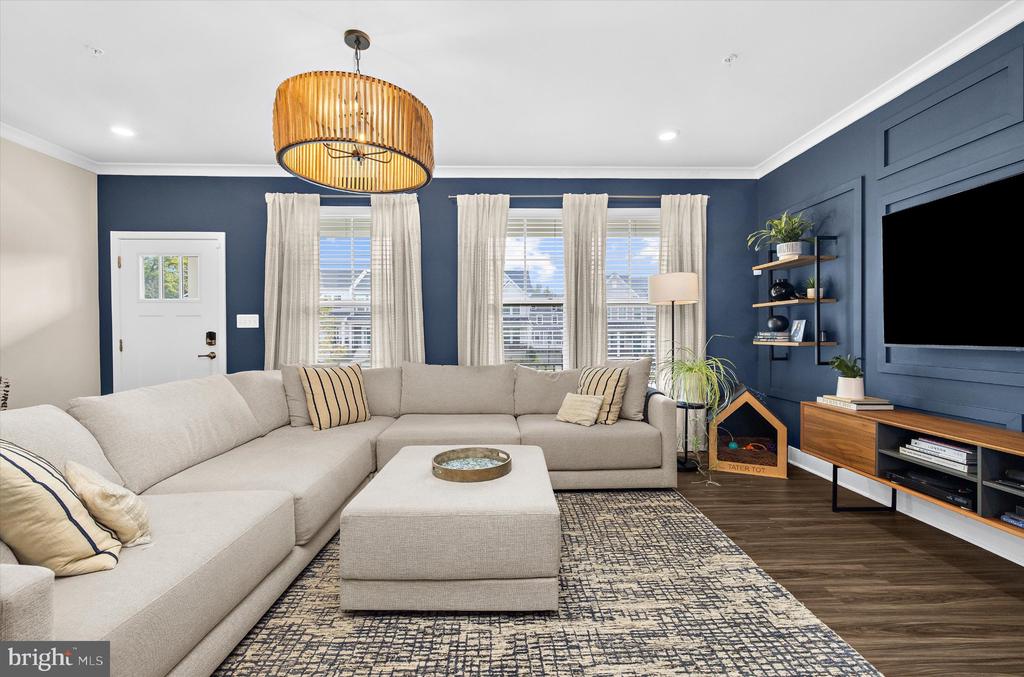 208 ANASTA TERRACE