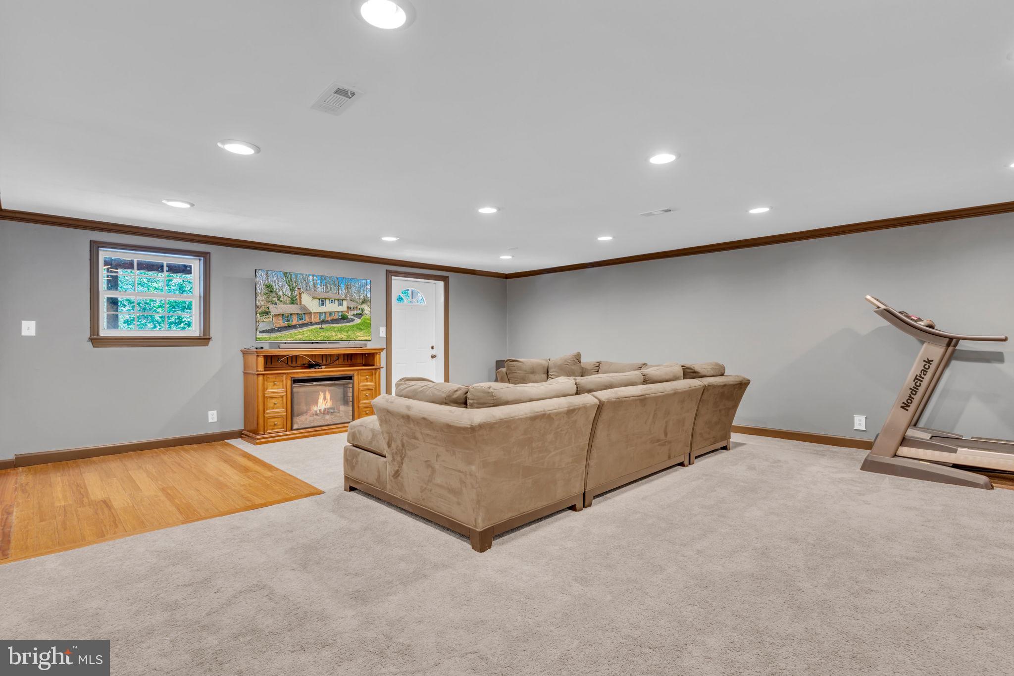 9811 Empire Ct