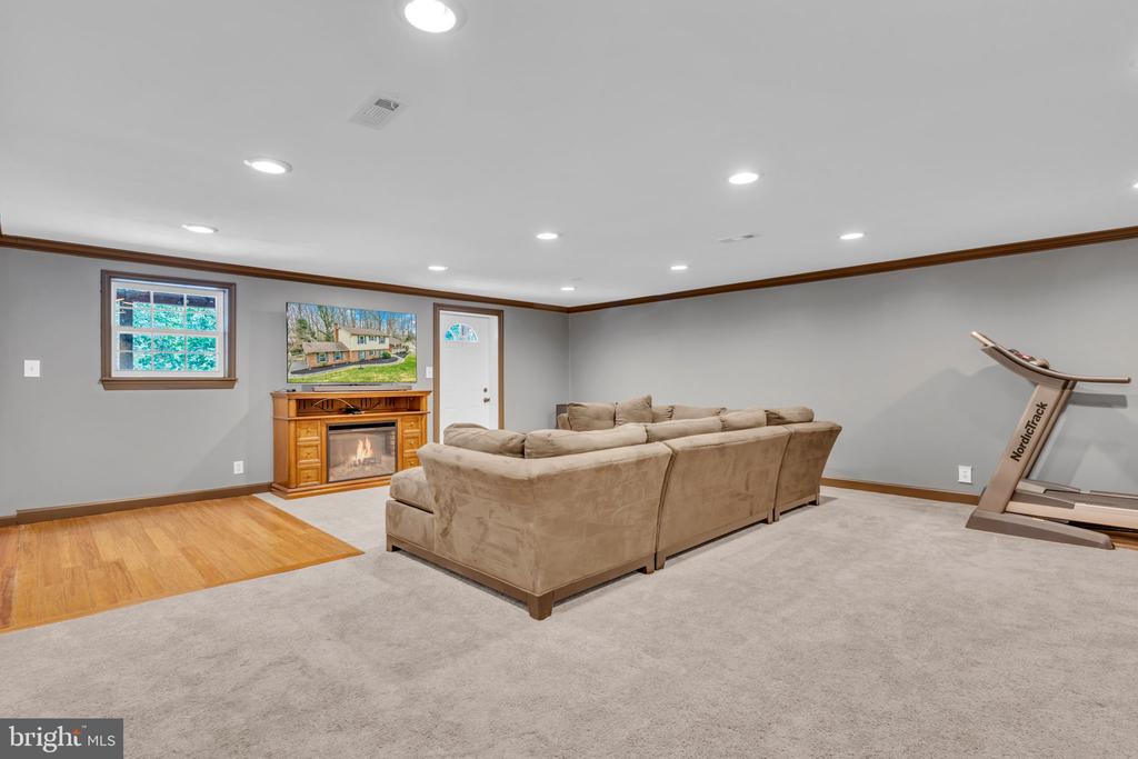 9811 Empire Ct