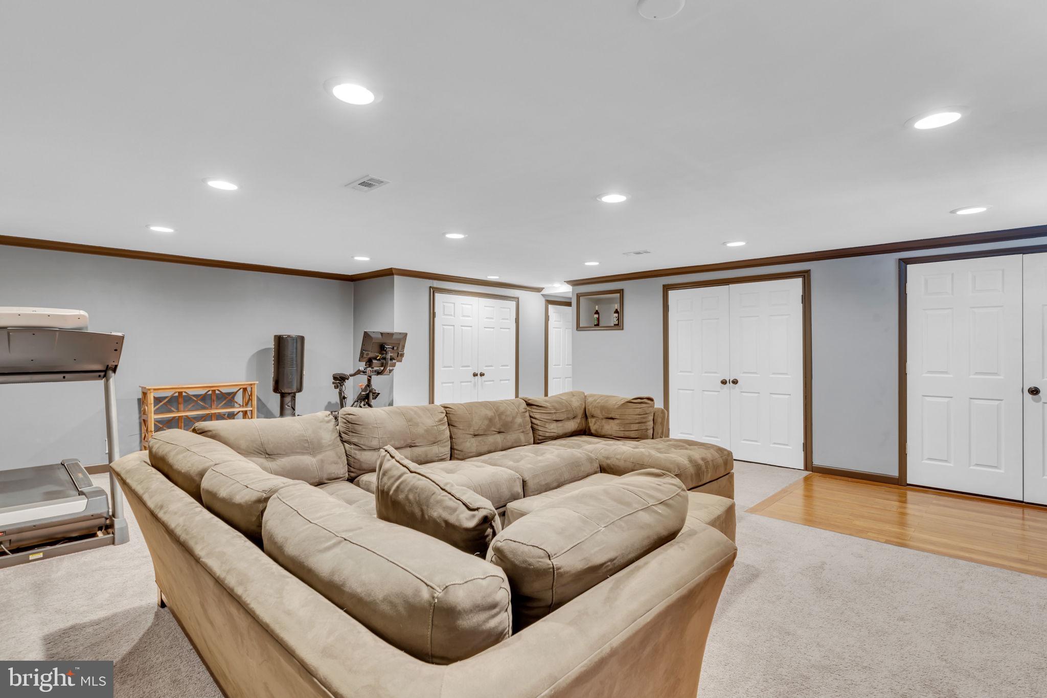 9811 Empire Ct