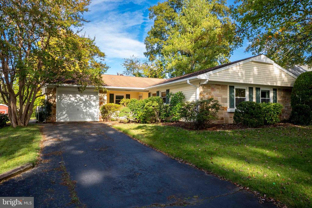 12304 MANVEL LANE