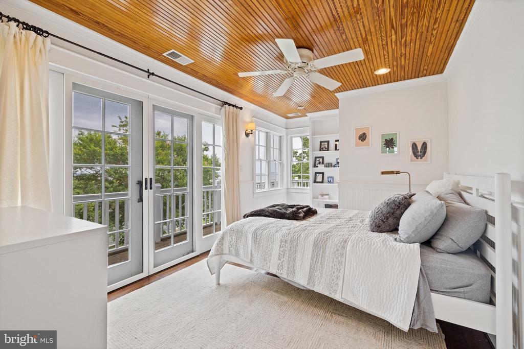 366 QUEEN ANNE ROAD