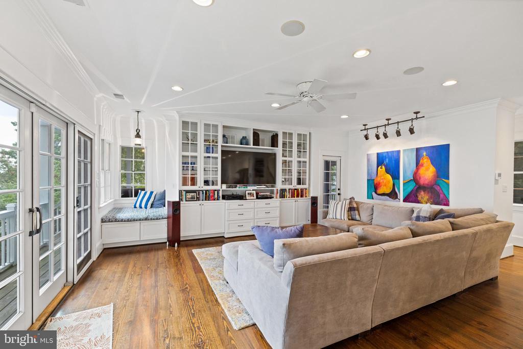 366 QUEEN ANNE ROAD