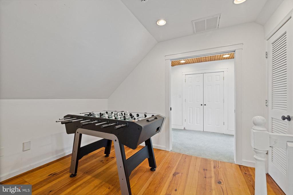 366 QUEEN ANNE ROAD