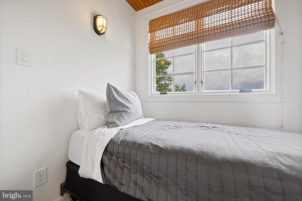 366 QUEEN ANNE ROAD