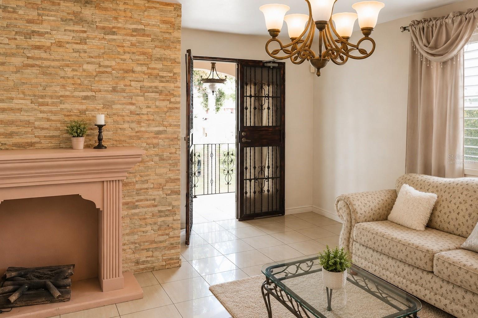 8466 CALLE LOS LUGO