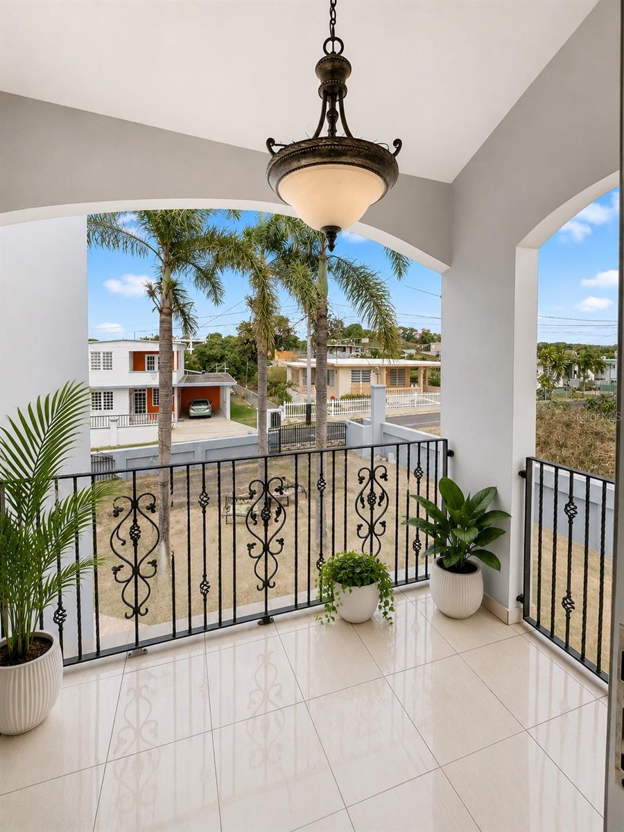 8466 CALLE LOS LUGO