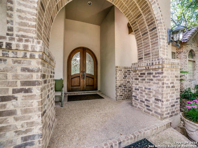 20214 VAN NEST CIR