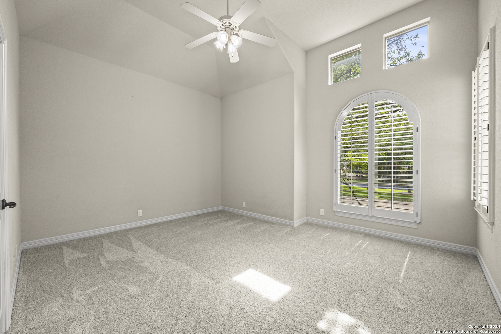 20214 VAN NEST CIR