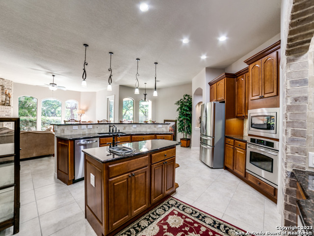 20214 VAN NEST CIR