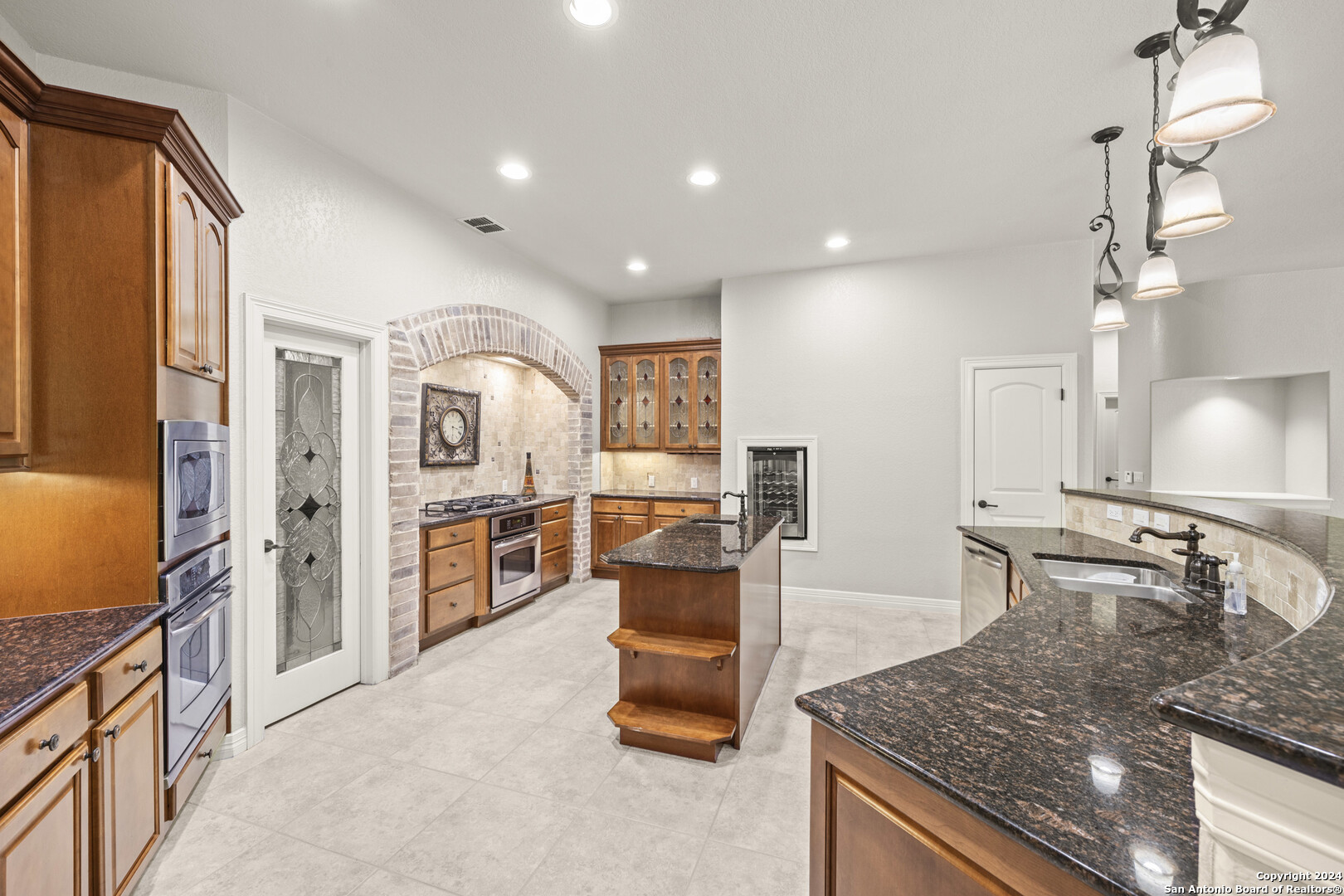 20214 VAN NEST CIR