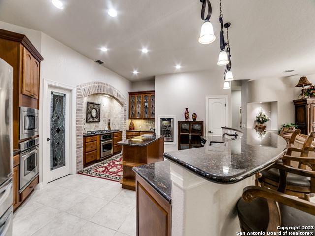 20214 VAN NEST CIR