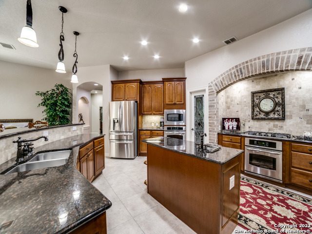 20214 VAN NEST CIR