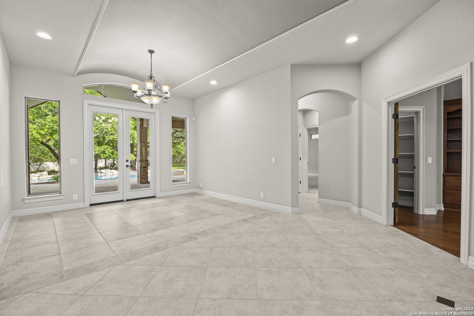 20214 VAN NEST CIR