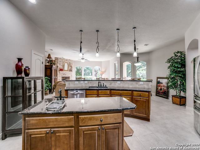 20214 VAN NEST CIR