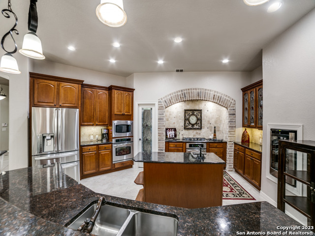 20214 VAN NEST CIR