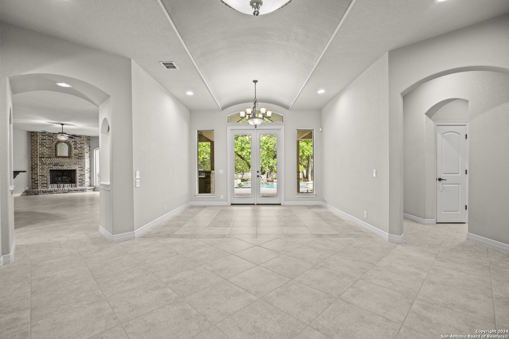20214 VAN NEST CIR
