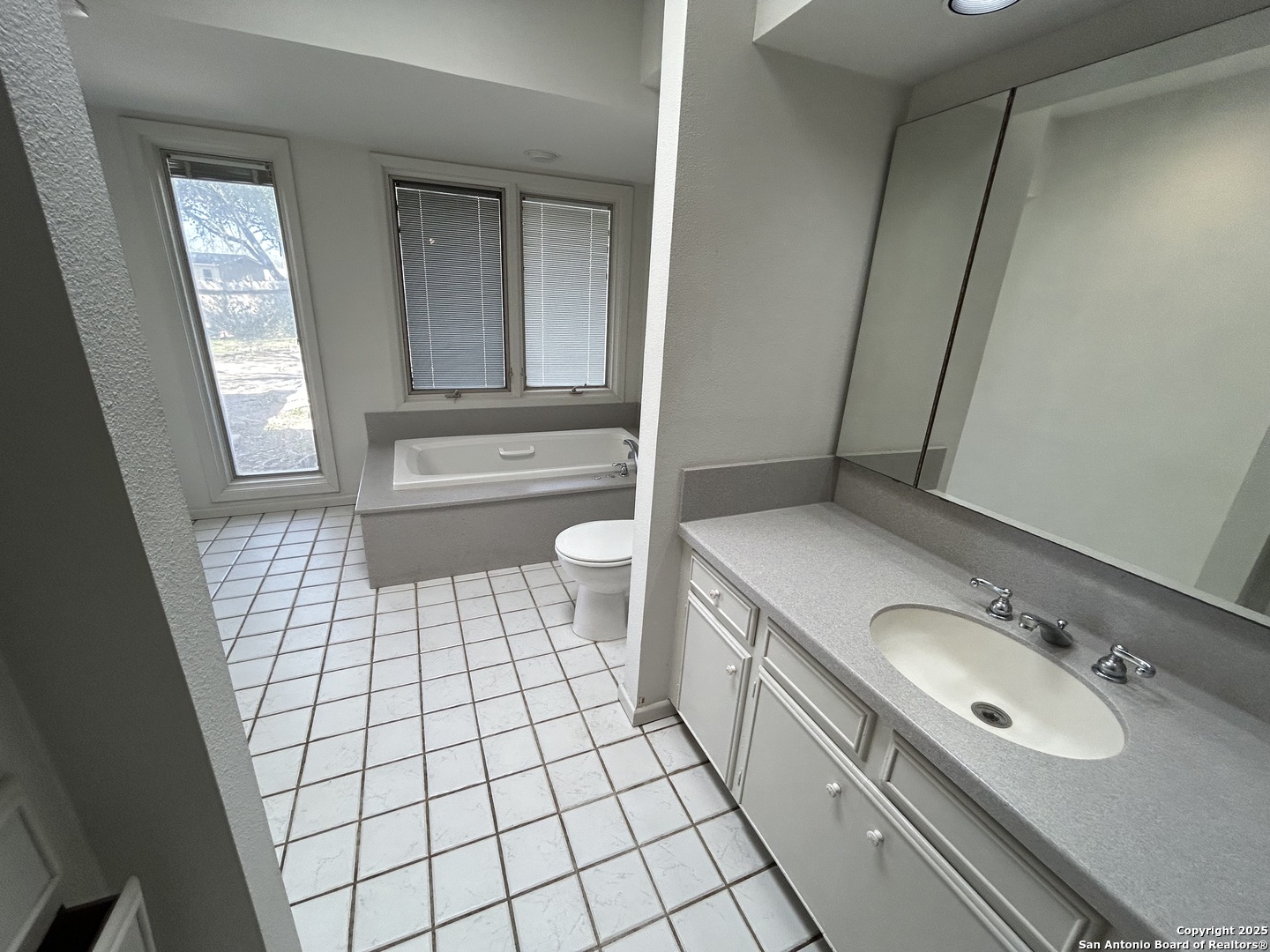 9838 Greentree