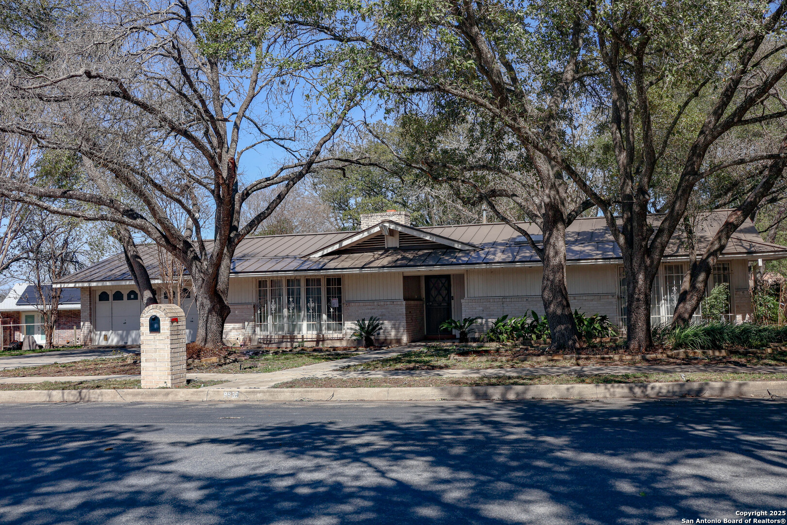 9838 Greentree