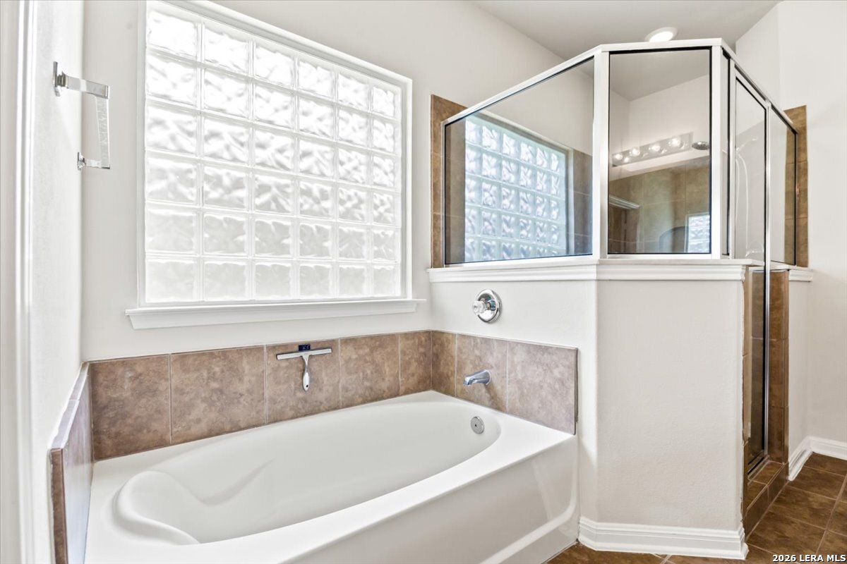 437 STONEBROOK DR