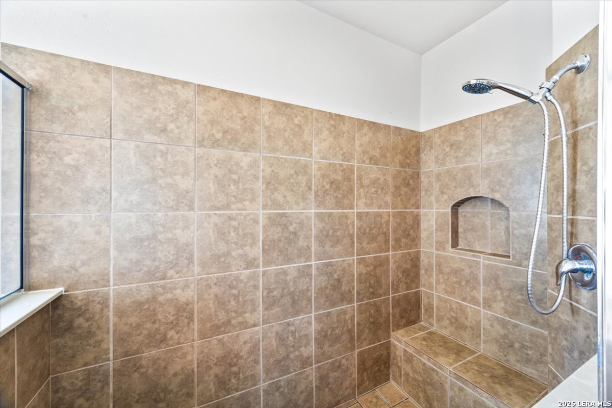 437 STONEBROOK DR