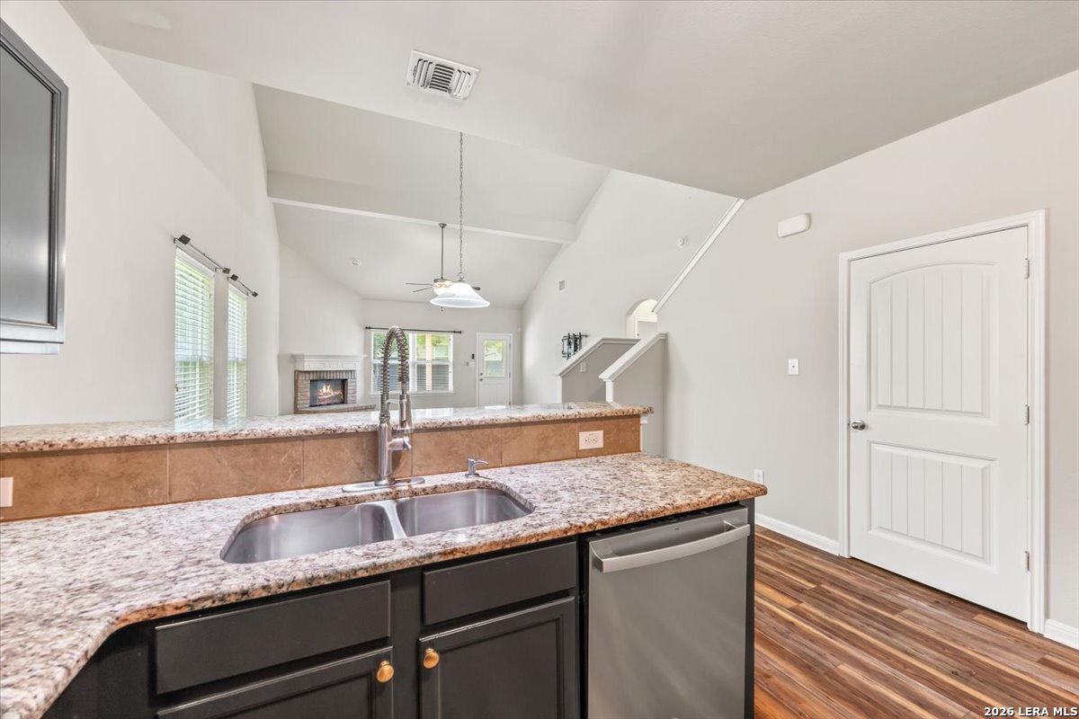 437 STONEBROOK DR