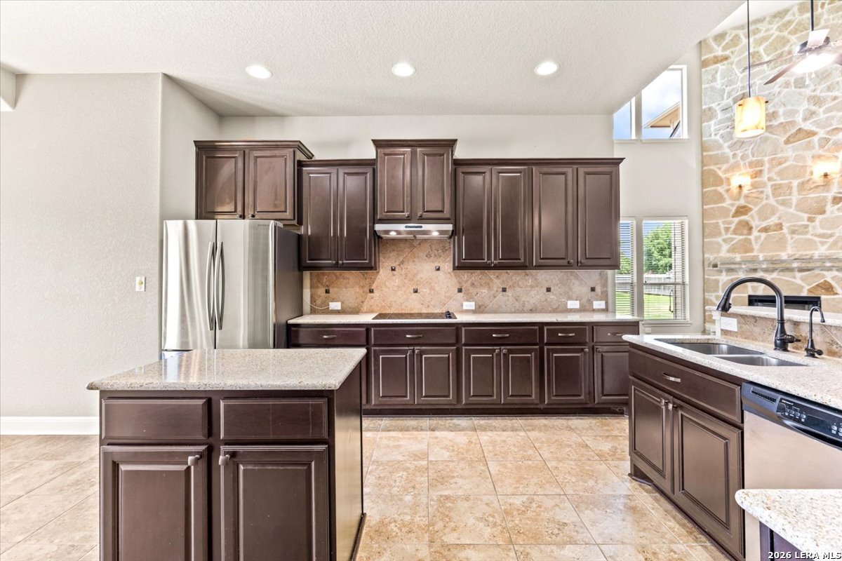 6909 Hallie Heights