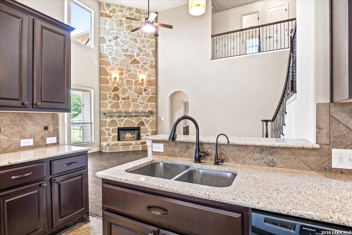 6909 Hallie Heights