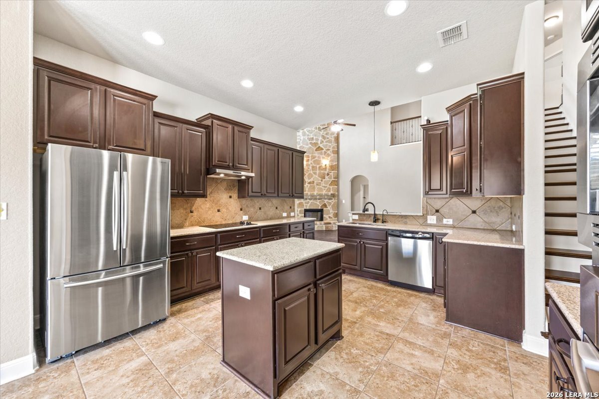 6909 Hallie Heights