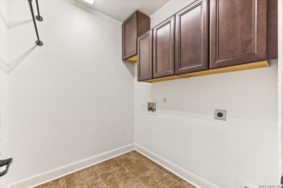 6909 Hallie Heights