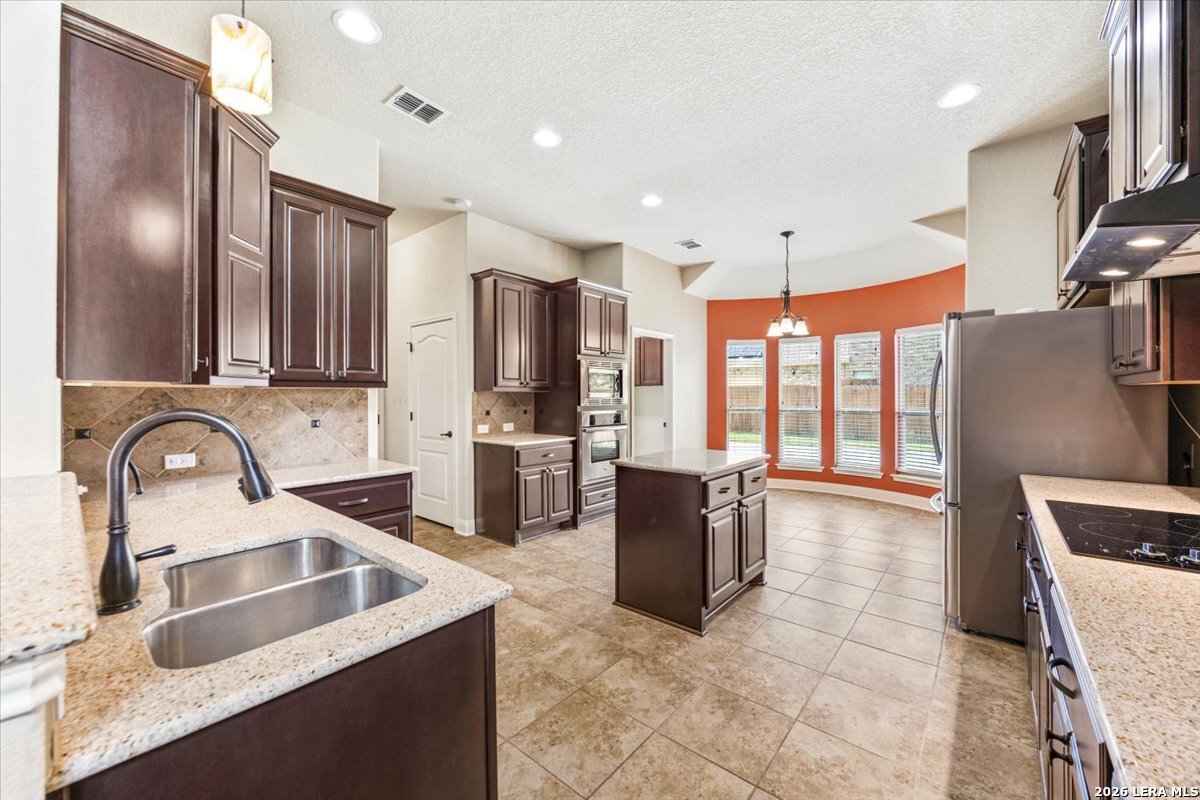 6909 Hallie Heights