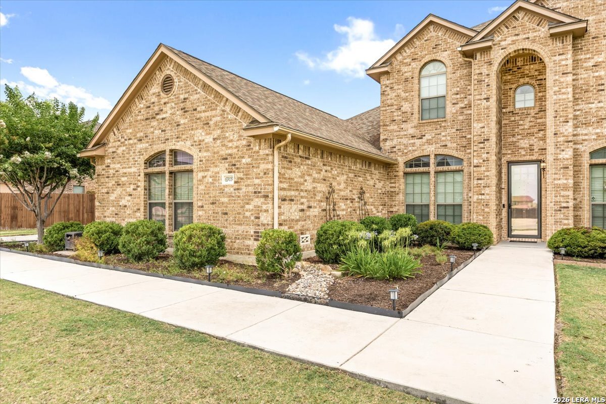 6909 Hallie Heights