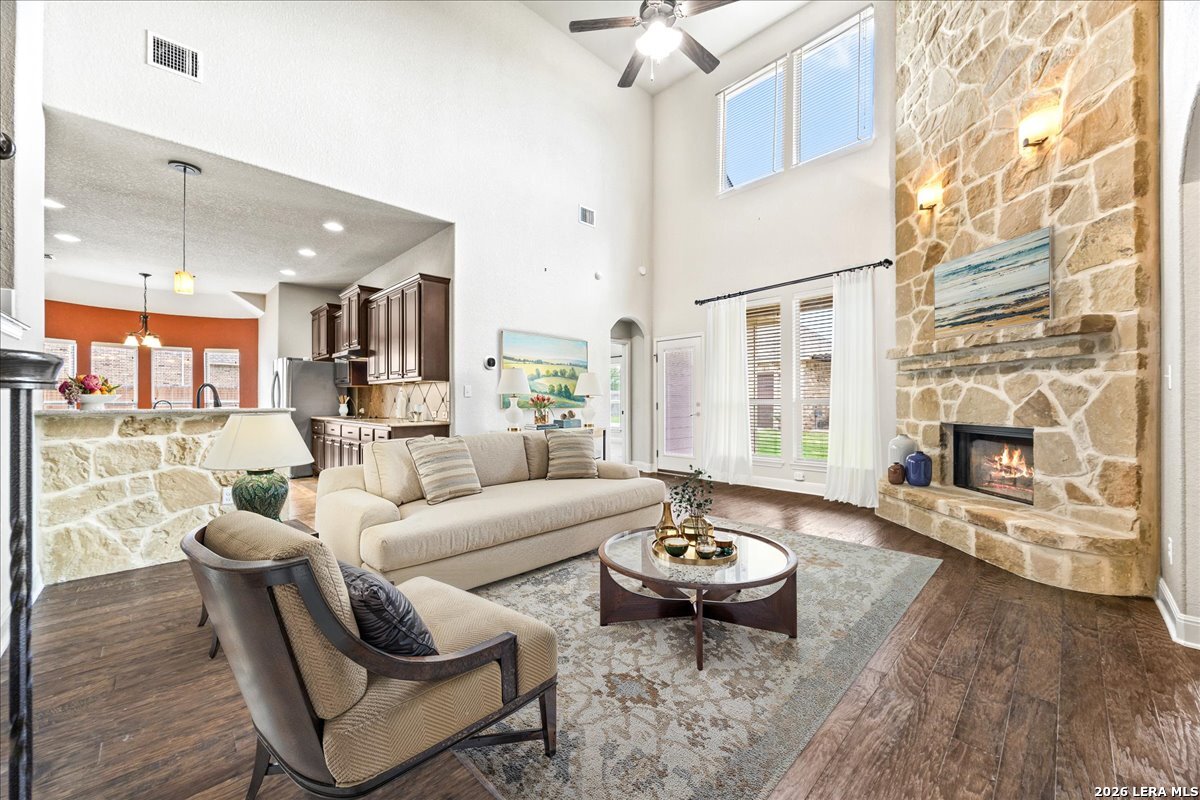 6909 Hallie Heights
