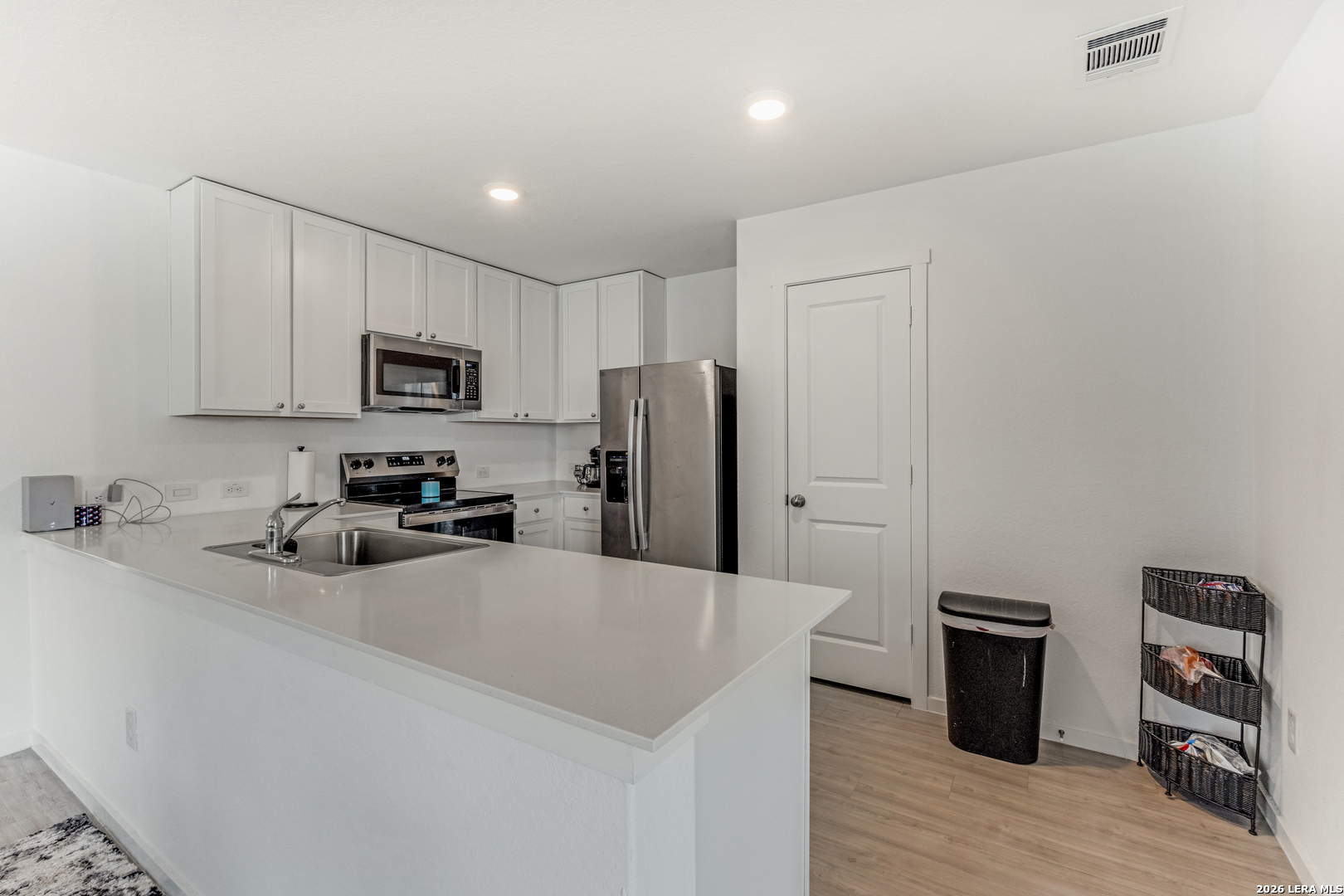 913 RIVIERA CT