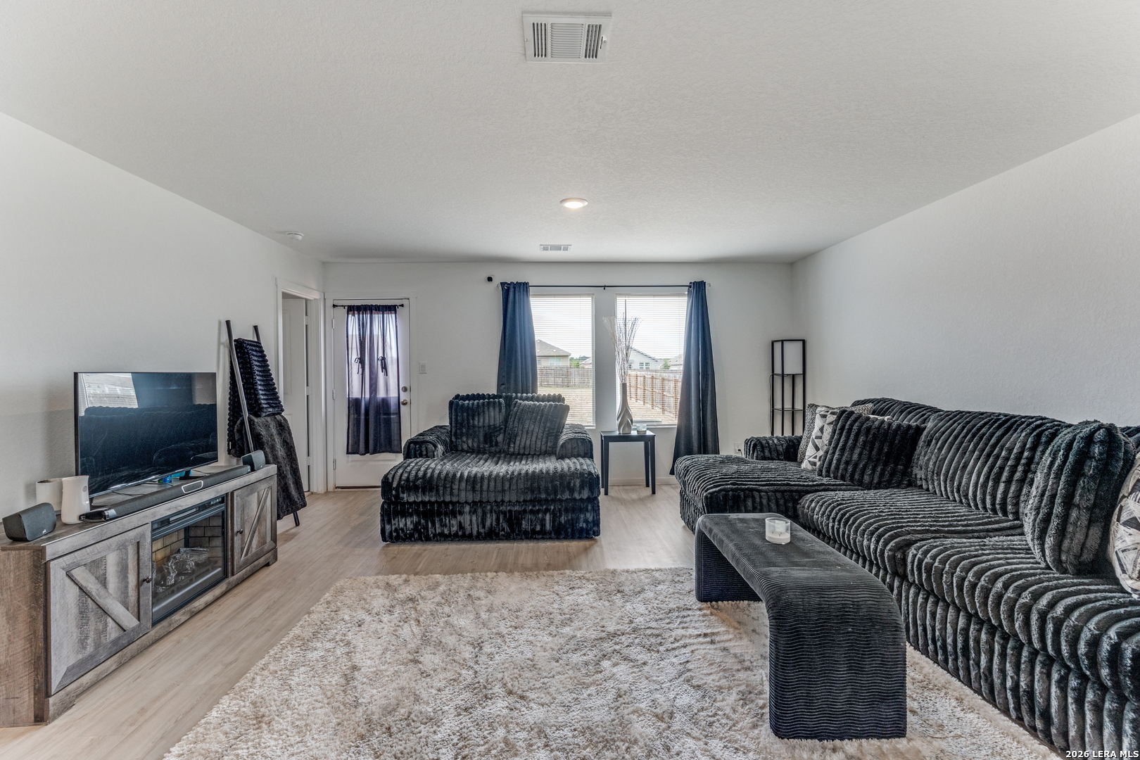913 RIVIERA CT