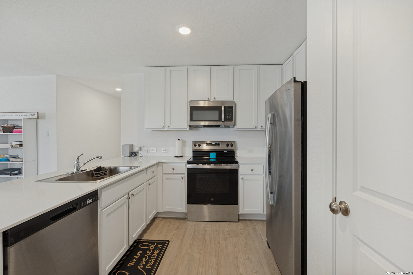 913 RIVIERA CT