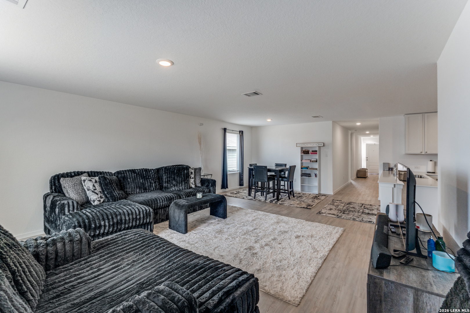 913 RIVIERA CT