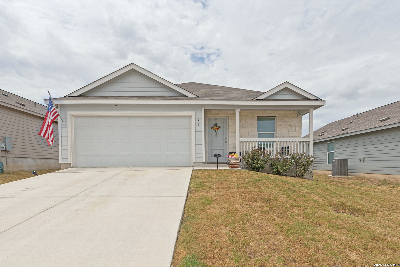 913 RIVIERA CT